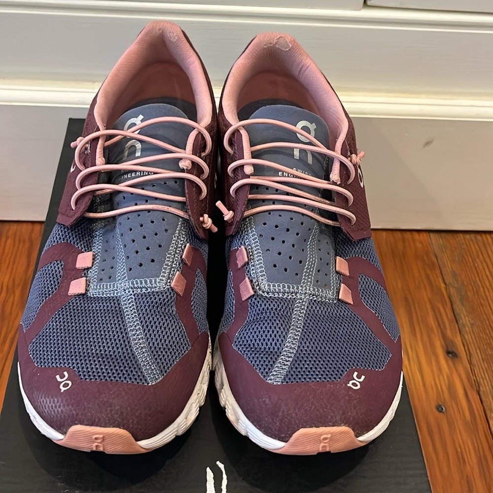 On Cloud 2 ultra-light running shoes, mulberry velvet, women's 8.5 Used. in box